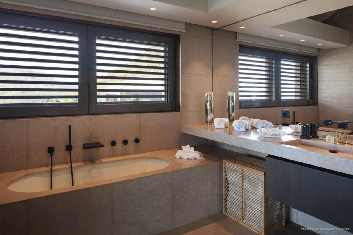 On A Hill Side Villa With Superb Amenities St. Barthelemy 外观 照片
